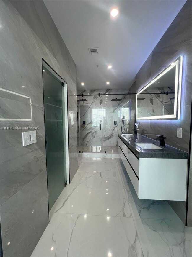 Building Photo - 7910 Harbor Island Dr