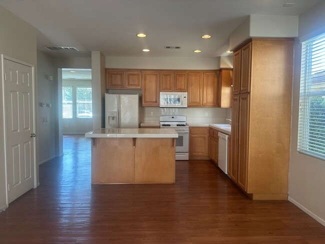 Building Photo - Charming 3 Bedroom, 2.5 Bath Home in North...