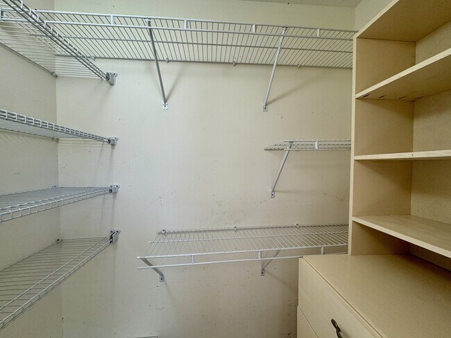 Building Photo - 174 Depew Dr