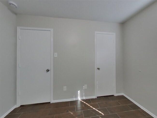 Building Photo - 7214 Winter Song Dr