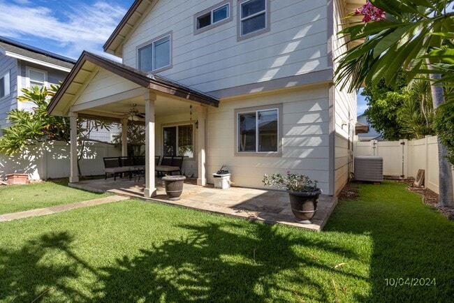 Building Photo - SF 3BR/2.5BA/2car garage in Ocean Pointe w...