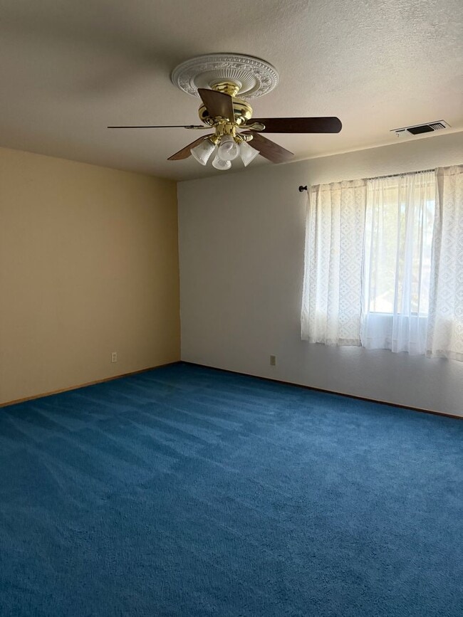 Building Photo - Jackson Townhome