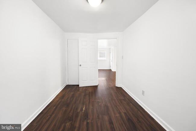 Building Photo - 3816 W Bay Ave