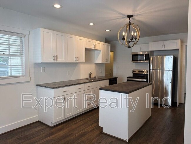 Building Photo - 305 Sterrett Ave