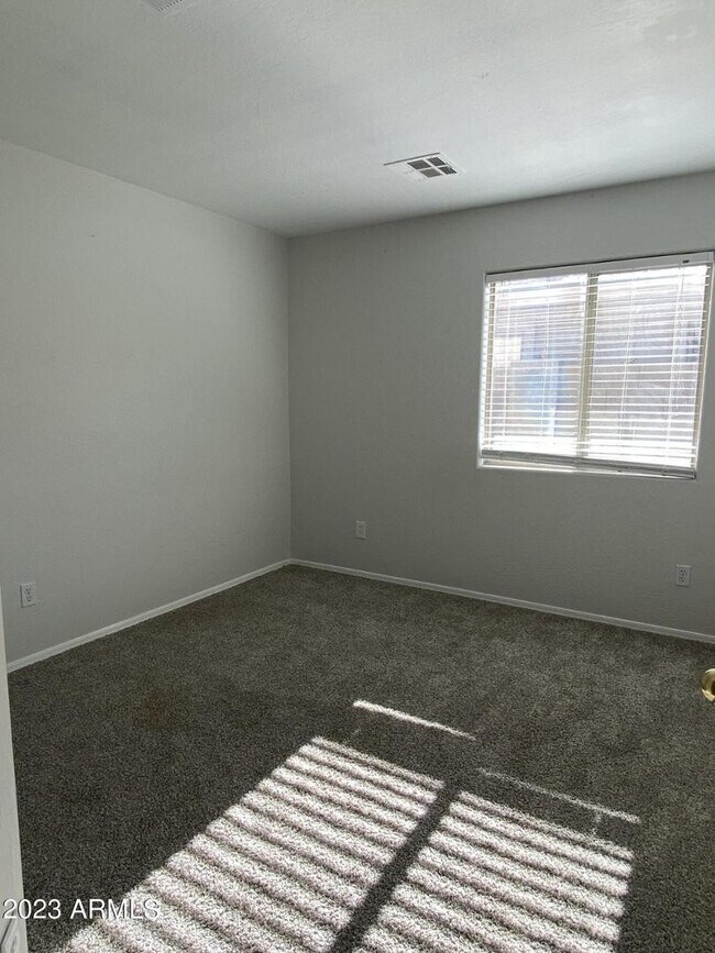 Building Photo - 45462 W Tulip Ln