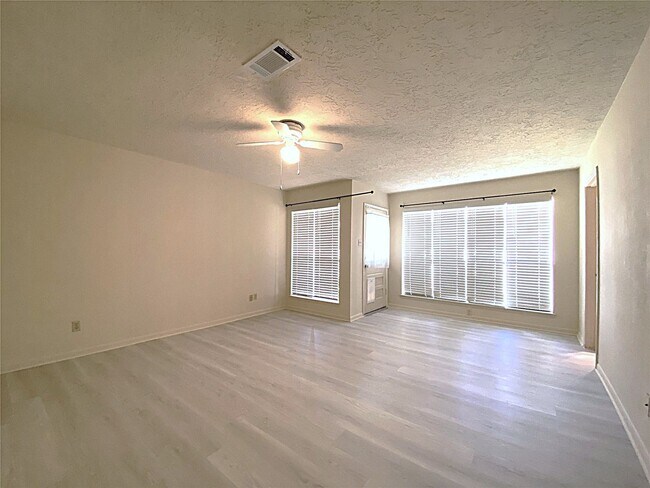 Building Photo - 9515 Hendon Ln