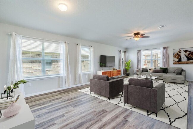 Building Photo - 303 Marimoor Dr