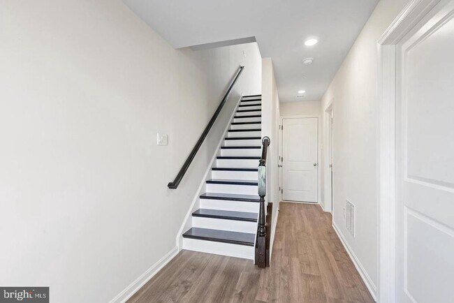 Building Photo - 568 Banquet Ln