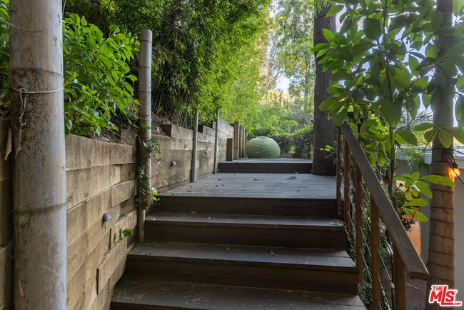 Building Photo - 7473 Mulholland Dr