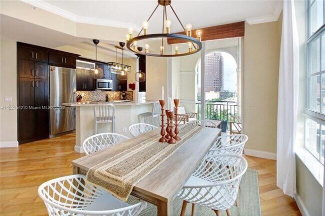 Building Photo - 520 SE 5 Ave