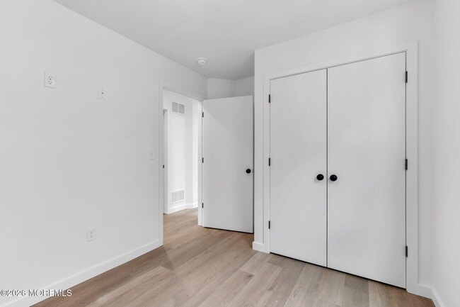 Building Photo - 211 Dewitt Ave