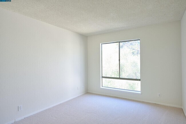 Guest Room - 340 N Civic Dr