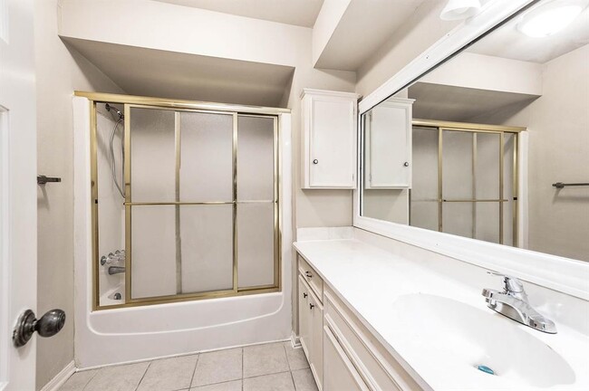 Building Photo - 10715 Elmdale Dr