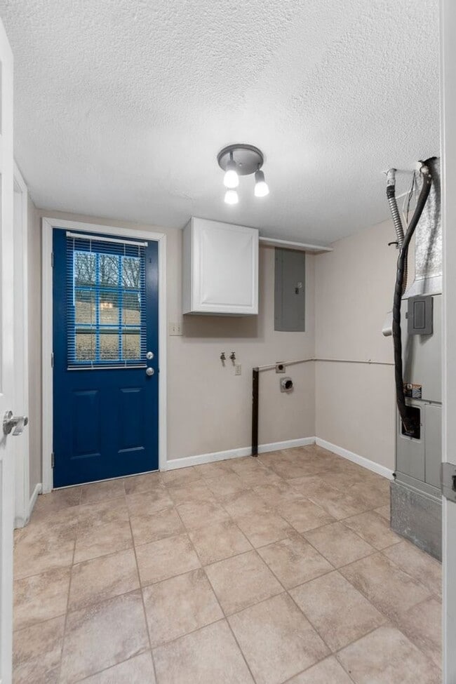 Building Photo - 3 Bedroom House in Cape