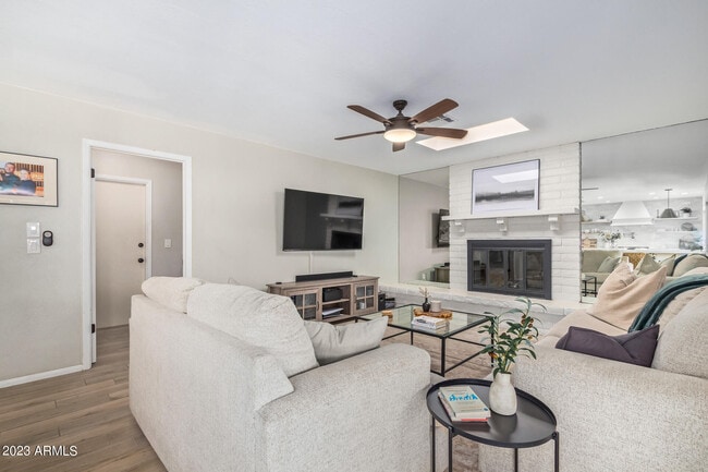 Building Photo - 5202 E Sheena Dr