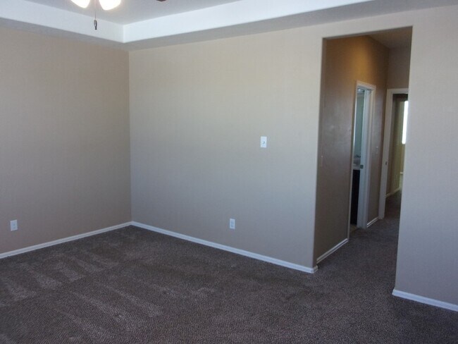 Building Photo - 371 E 2200 S