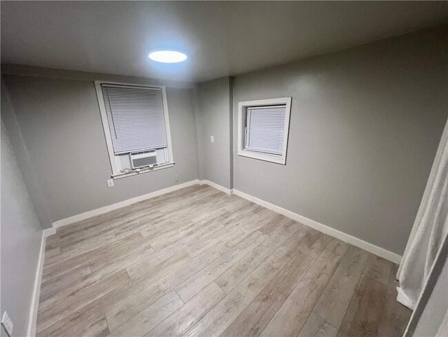 Building Photo - 926 Moreland Ave SE