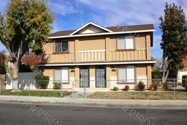 Building Photo - 2BD/1.5BTH TOWNHOUSE WEST LANCASTER