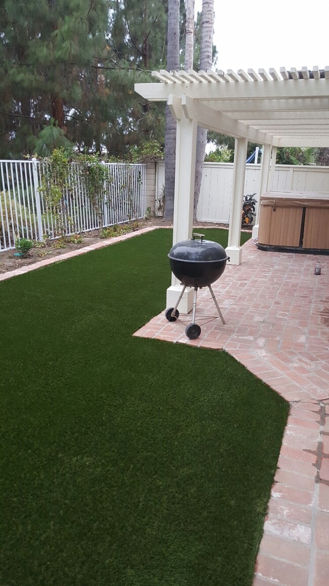 Synthetic lawn backyard - 11431 Corte Playa Laguna