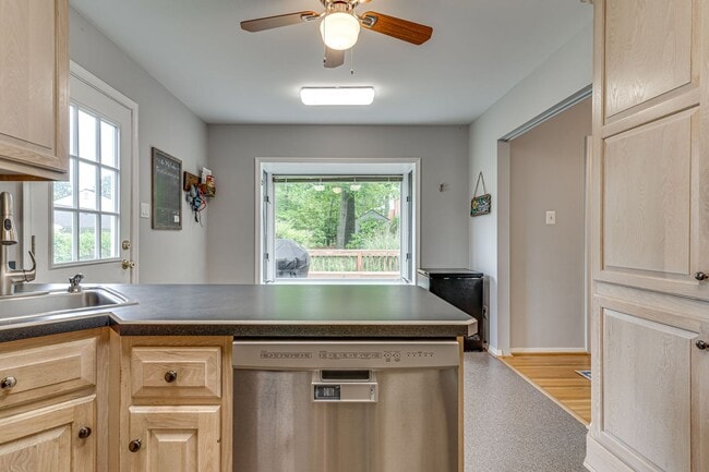 Building Photo - Spacious 4-bedroom home in West Springfield!