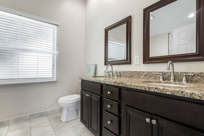 Building Photo - 790 Clearbrook Park Cir