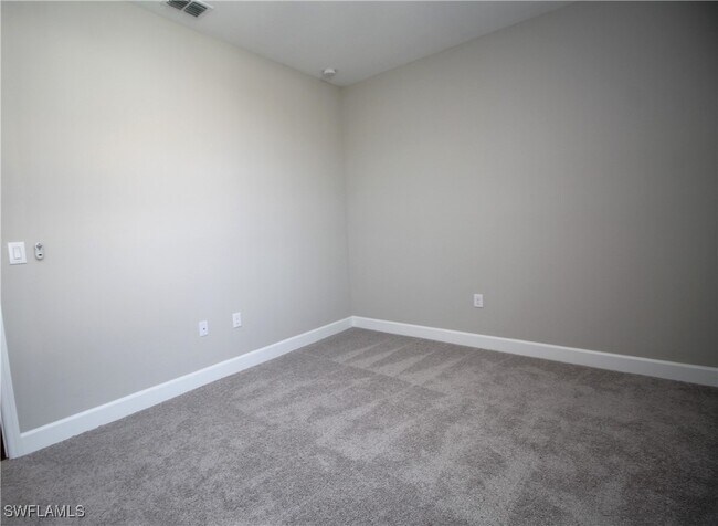 Building Photo - 2051 Grove Dr