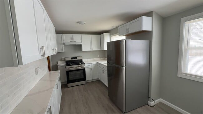 Building Photo - 198 Skycrest Dr