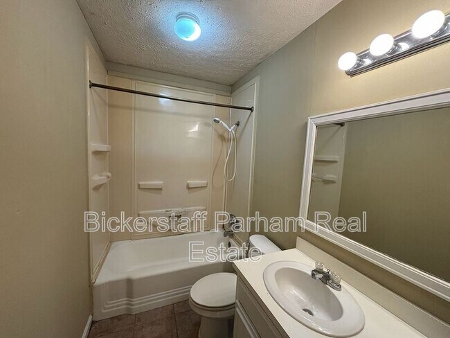 Building Photo - 4817 Josephine St