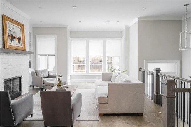 Building Photo - 4518 Collins Ave