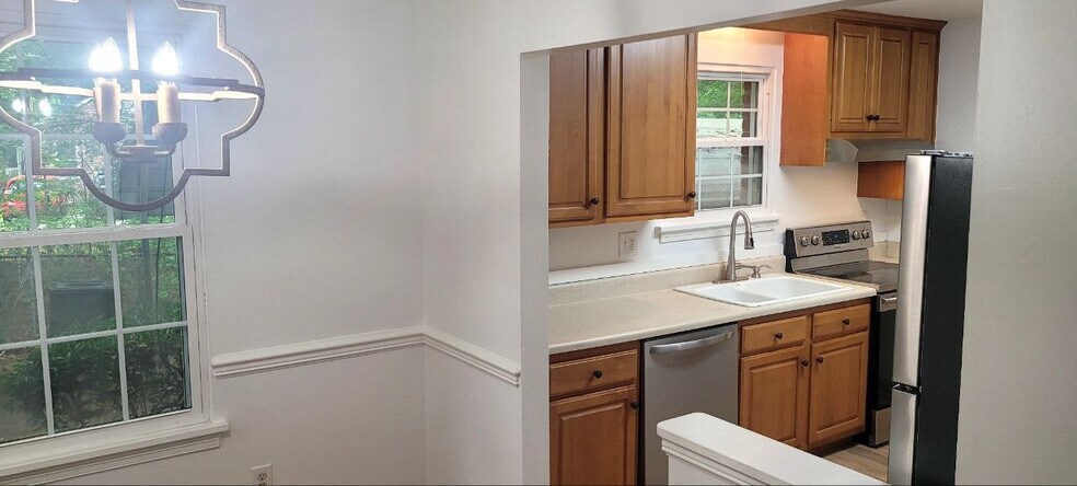 Building Photo - 412 Pagebrook Dr