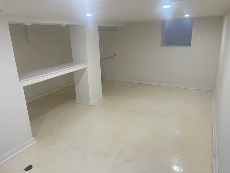 Building Photo - 852 Park Pl