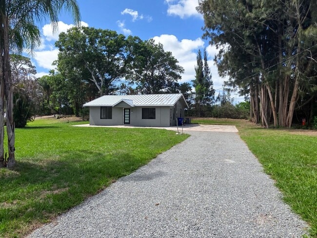 Building Photo - 100% Remodeled 2 bedroom 1.5 bath ANNUAL RENTAL