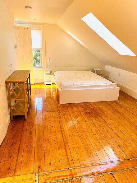 Building Photo - 9 Laurel St