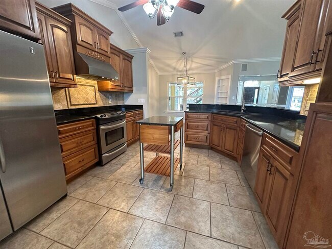 Building Photo - 1611 Luzon Ln