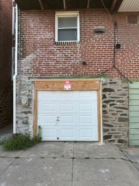 Building Photo - 258 Rosemar St