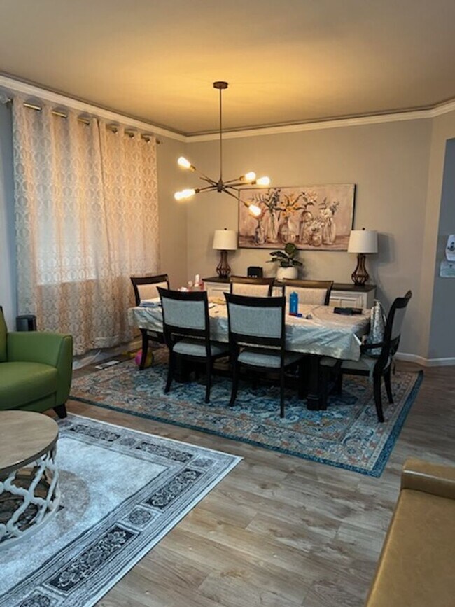 Building Photo - Snohomish Home on Corner Lot!