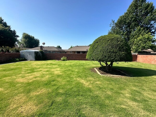 Building Photo - For Rent: Upgraded 3 Bed, 2.5 Bath Home in...