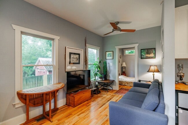 Building Photo - 145.5 HILLSIDE ST | 1 BED 1 BATH COTTAGE