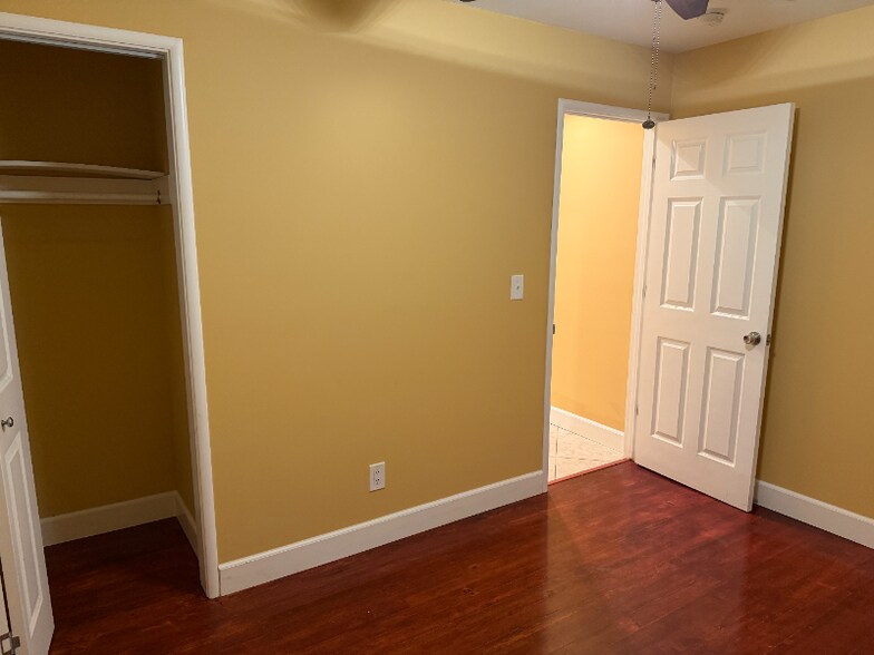 Building Photo - 1621 Hobson Ave