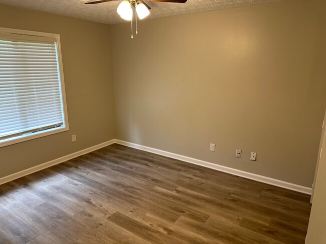 Building Photo - 120 Pine Terrace
