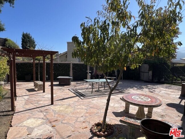 Building Photo - 729 Kenmore Cir