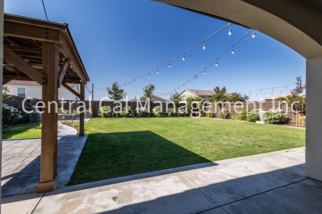 Building Photo - 4 bedroom/3 Bath Home with Solar in the Southwest - $3195 Per Month!