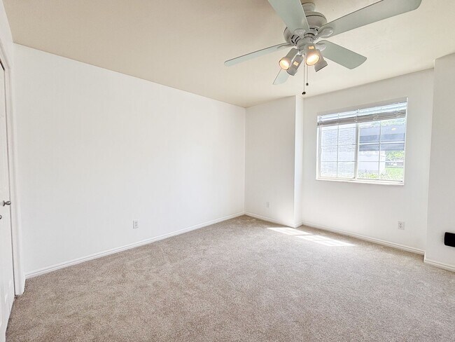 Building Photo - 2 BR/1BA | Newly Renovated Condo | In Orem!