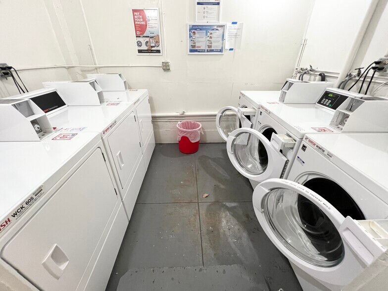 Building Photo - 691 Post St