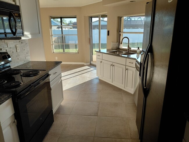 Building Photo - 3513 SE 22nd Ave