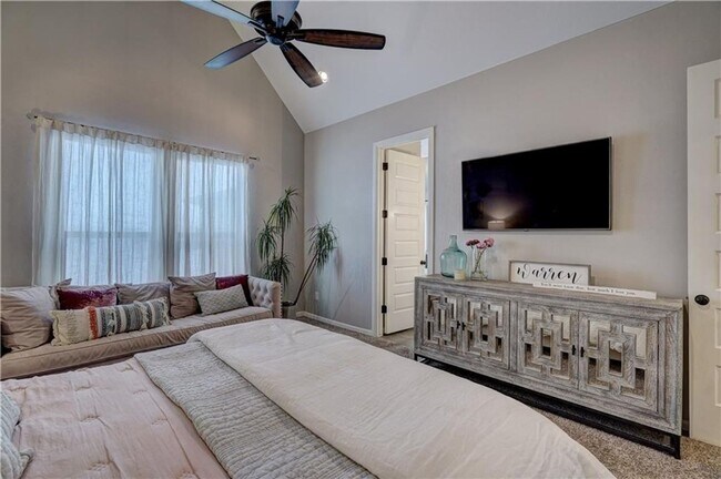 Building Photo - 4 Bedroom Home in Gated Lakes of Traditions- Backs up to a greenbelt- Pool and Playground