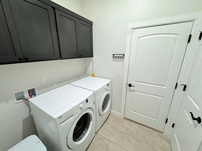 Building Photo - East El Paso 4 bed Refrig A/C with Gorgeous Backyard!