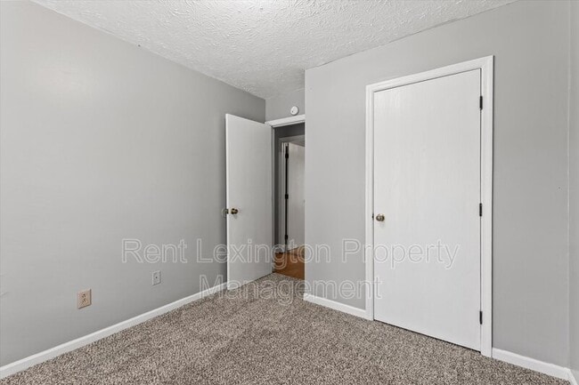 Building Photo - 3340 Featherston Dr