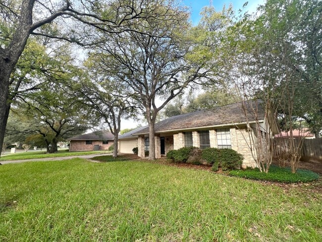 Building Photo - Charming single-story home with 4 bedrooms and 2 bathrooms for rent in neighborhood of Anderson M...