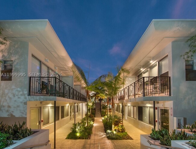 Building Photo - 210 W Park Dr